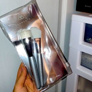 Cosmedix skincare brush set cleansing/masking